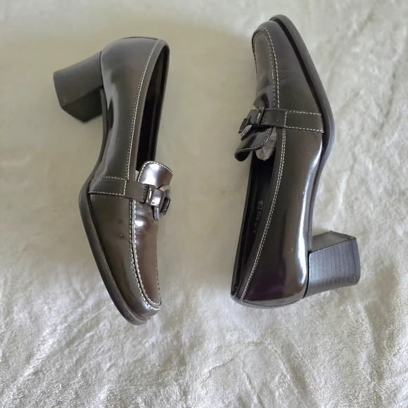 S.  O.  L   D.   Brown Coach Block Heel Loafers size 5.5 - Picture 3 of 9